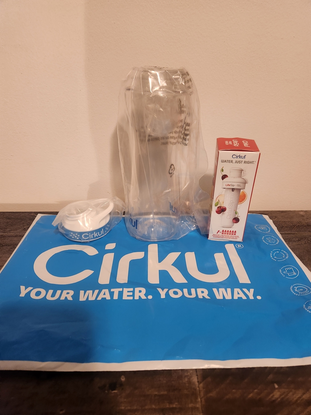 New-Cirkul Water Bottle Starter Kit with Flavor Cartridge